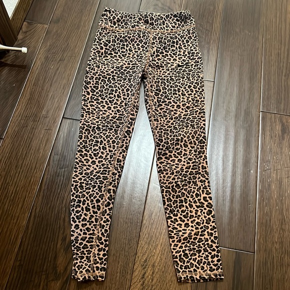 Nike leopard youth leggings size large - Picture 1 of 4
